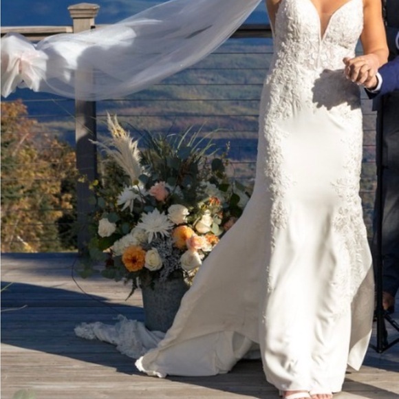 Essence of Australia Wedding Dress Size 10 - Bust: 34 Waist: 29 Hip: 38 - Picture 7 of 8